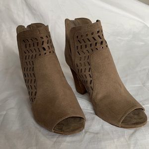 Madden Girl tan heels